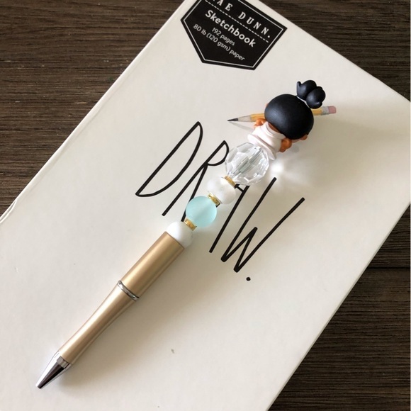 Disney Doorables: Hercules: Muses: Thalia handmade beaded pen - Picture 3 of 3